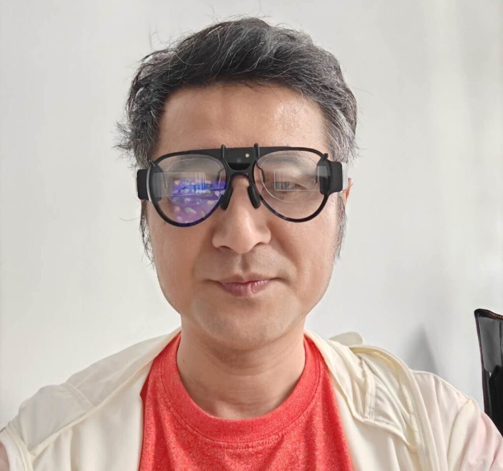 Professor Zhao Impressed by Qidi’s Smart Glasses